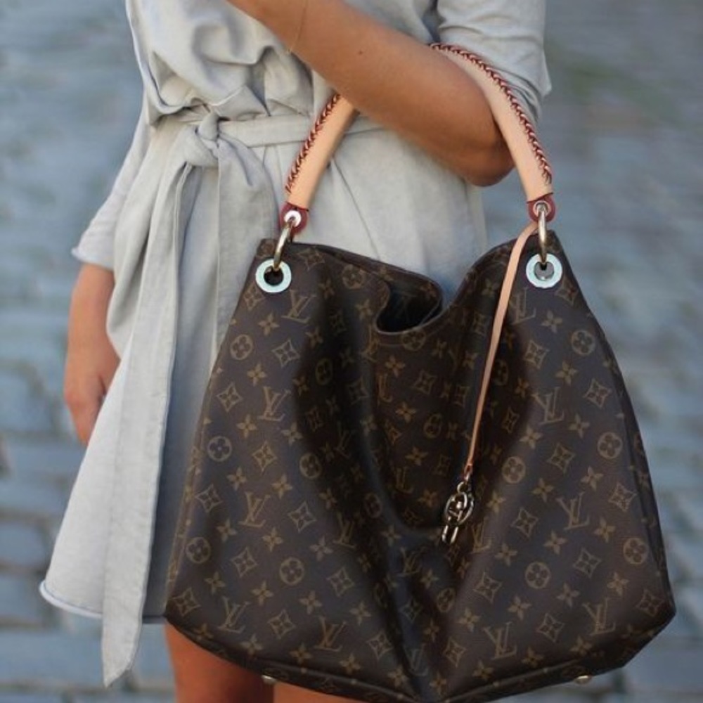 artsy Loui Vuitton